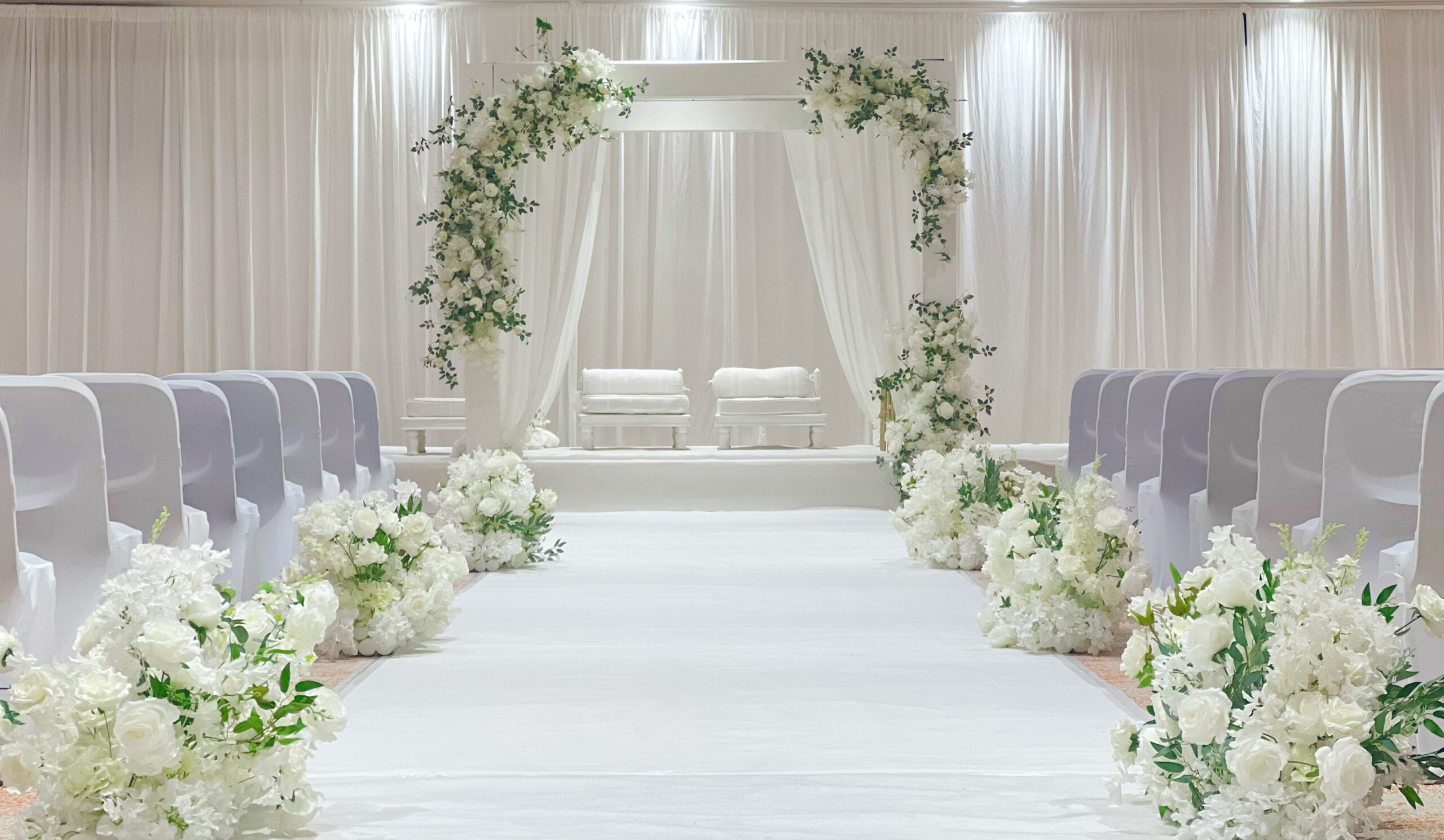 WHITE WOODEN MANDAP